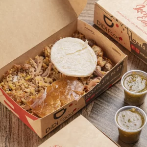 Lechona en Amigos: 4 Libras de Lechona + 1 Coca-Cola 1,5Lt